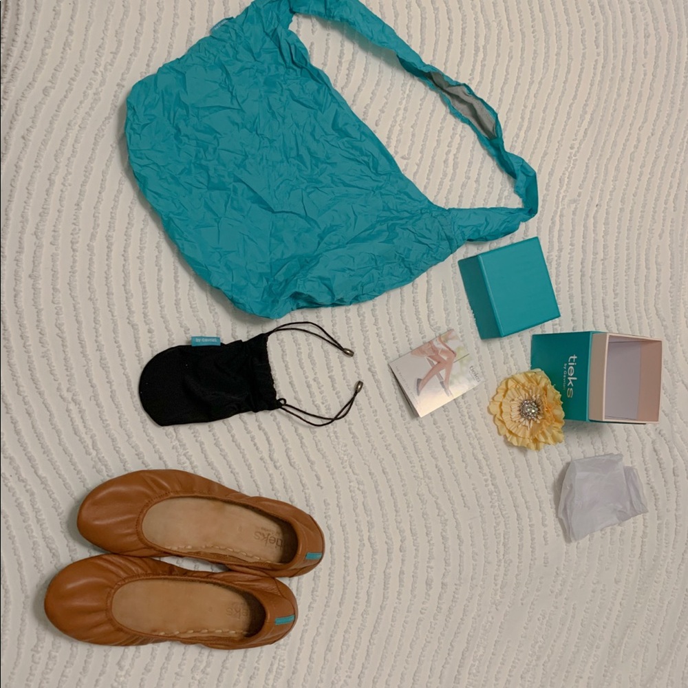 Tieks camel